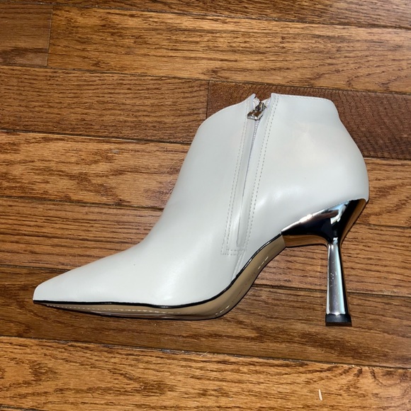 Vince Camuto Creamy White Zenith Tannido Pointed Toe Bootie Women’s Size 9 - Picture 4 of 12